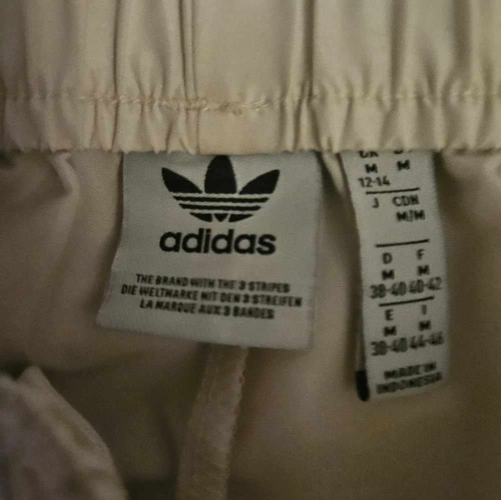Adidas Off-White Wide Leg Cargo Pants - Size Mediun - Picture 8 of 10